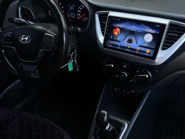 Hyundai Solaris II с пробегом 2018 года, цена 990 000 рублей, 121007 км, седан, Автокод Объявления