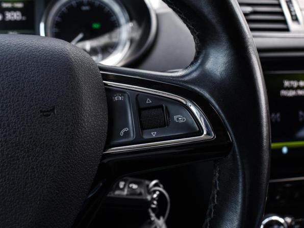 Skoda Octavia III (A7) Рестайлинг с пробегом 2017 года, цена 1 648 000 рублей, 162330 км, лифтбек, Автокод Объявления