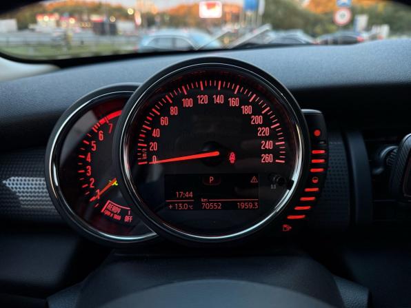 Mini Hatch III (F55/F56) с пробегом 2017 года, цена 1 470 000 рублей, 70468 км, хэтчбек, Автокод Объявления