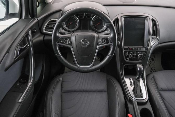 Opel Astra J Рестайлинг с пробегом 2014 года, цена 999 000 рублей, 161700 км, седан, Автокод Объявления