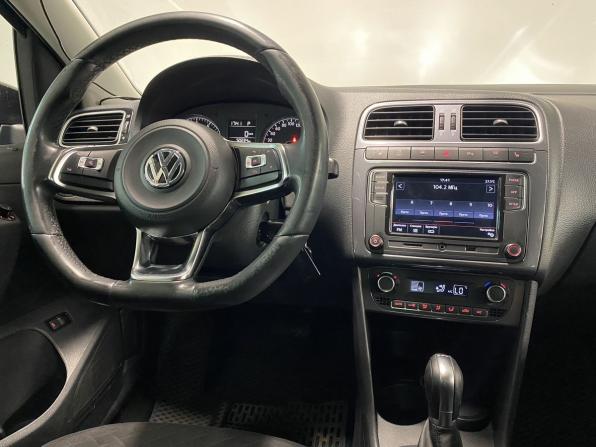 Volkswagen Polo V Рестайлинг с пробегом 2019 года, цена 1 240 000 рублей, 50232 км, седан, Автокод Объявления