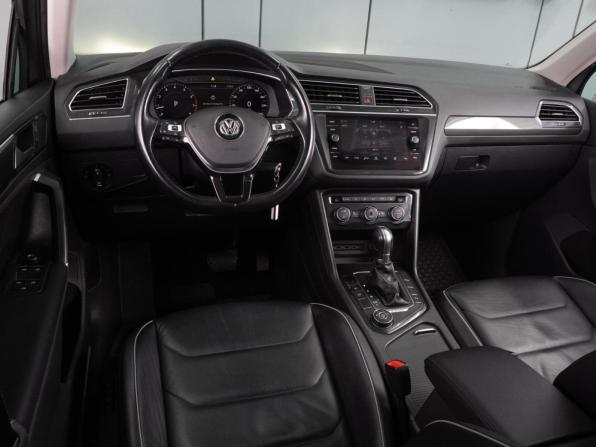 Volkswagen Tiguan II с пробегом 2018 года, цена 2 703 000 рублей, 101858 км, внедорожник, Автокод Объявления