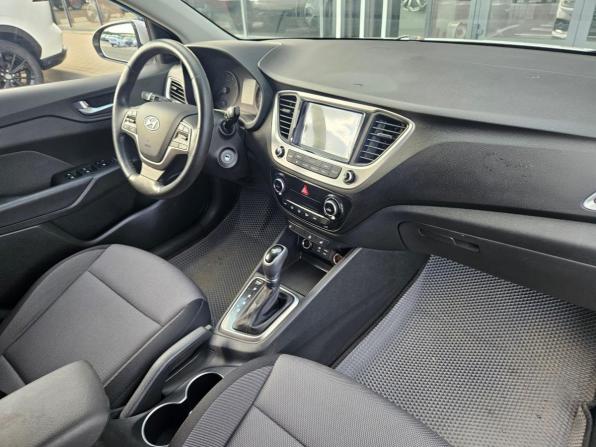 Hyundai Solaris II с пробегом 2017 года, цена 1 297 000 рублей, 99800 км, седан, Автокод Объявления
