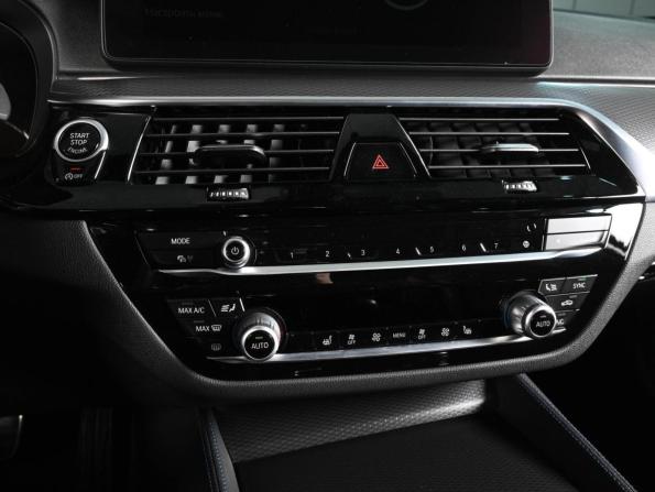 BMW 5 серии VII (G30/G31/G38) Рестайлинг с пробегом 2021 года, цена 4 329 000 рублей, 159984 км, седан, Автокод Объявления