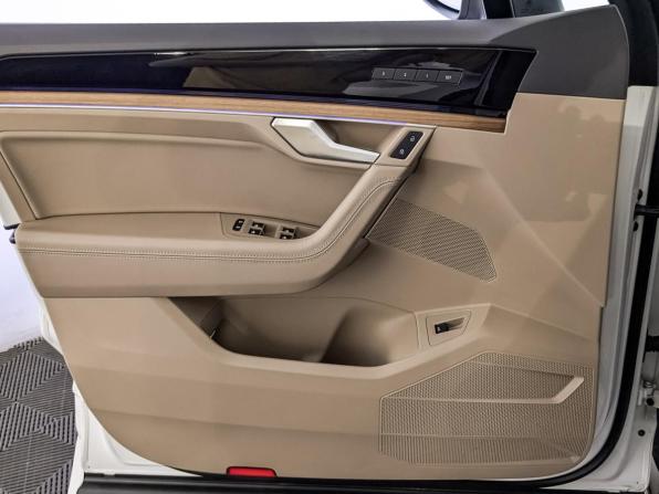 Volkswagen Touareg III с пробегом 2019 года, цена 5 995 000 рублей, 50211 км, внедорожник, Автокод Объявления