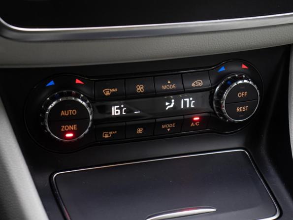 Mercedes-Benz GLA I (X156) Рестайлинг с пробегом 2018 года, цена 2 449 000 рублей, 54698 км, внедорожник, Автокод Объявления