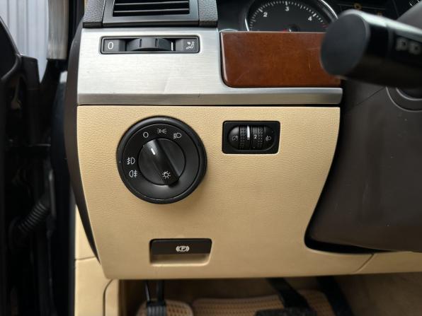 Volkswagen Touareg I Рестайлинг с пробегом 2006 года, цена 699 000 рублей, 265600 км, внедорожник, Автокод Объявления