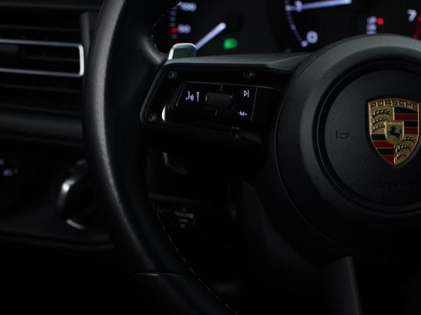 Porsche Macan I Рестайлинг 2 с пробегом 2023 года, цена 8 248 505 рублей, 18014 км, внедорожник, Автокод Объявления