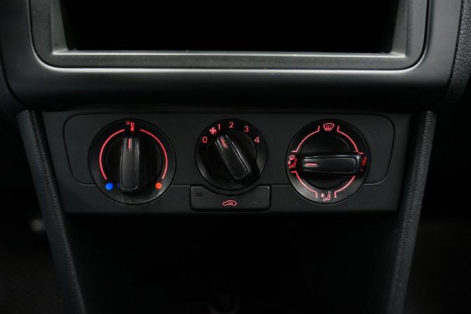 Volkswagen Polo V Рестайлинг с пробегом 2016 года, цена 997 000 рублей, 86000 км, седан, Автокод Объявления