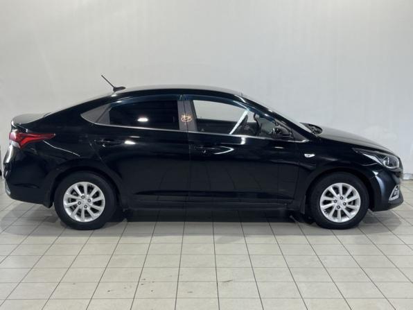 Hyundai Solaris II с пробегом 2018 года, цена 1 355 000 рублей, 83988 км, седан, Автокод Объявления