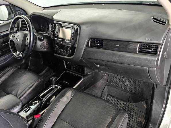 Mitsubishi Outlander III Рестайлинг 2 с пробегом 2017 года, цена 1 395 000 рублей, 295600 км, внедорожник, Автокод Объявления