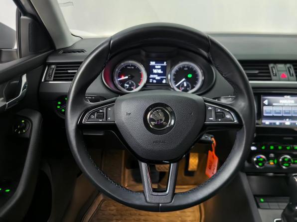 Skoda Octavia III (A7) Рестайлинг с пробегом 2019 года, цена 2 119 000 рублей, 52473 км, лифтбек, Автокод Объявления
