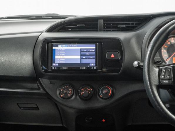 Toyota Vitz III (XP130) Рестайлинг 2 с пробегом 2017 года, цена 829 500 рублей, 142377 км, хэтчбек, Автокод Объявления