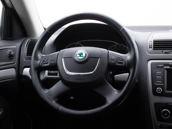 Skoda Octavia II (A5) Рестайлинг с пробегом 2013 года, цена 965 000 рублей, 253203 км, лифтбек, Автокод Объявления