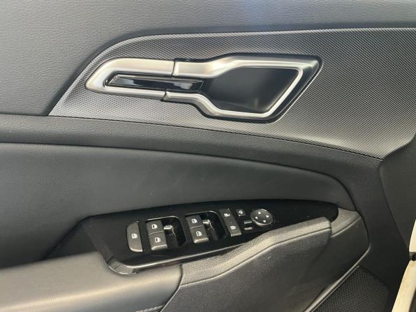 Kia Sportage V с пробегом 2022 года, цена 3 445 600 рублей, 128128 км, внедорожник, Автокод Объявления