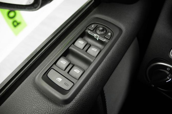 Land Rover Discovery IV Рестайлинг с пробегом 2015 года, цена 1 875 000 рублей, 297040 км, внедорожник, Автокод Объявления