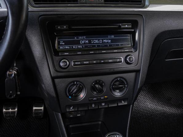 Skoda Rapid I с пробегом 2014 года, цена 990 000 рублей, 126733 км, лифтбек, Автокод Объявления