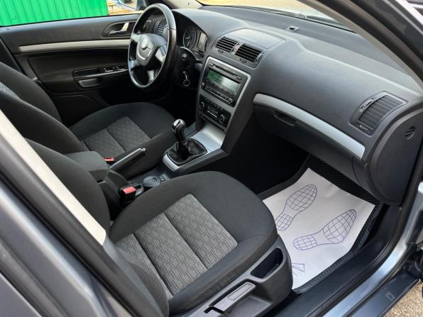 Skoda Octavia II (A5) Рестайлинг с пробегом 2013 года, цена 820 000 рублей, 228000 км, лифтбек, Автокод Объявления