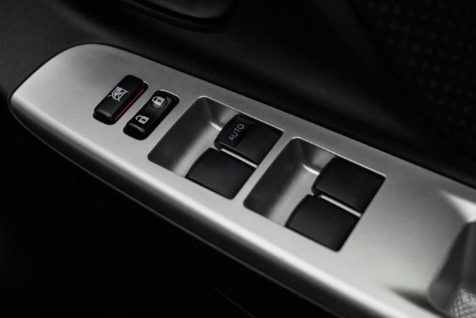 Toyota Vitz III (XP130) Рестайлинг с пробегом 2015 года, цена 969 000 рублей, 101842 км, хэтчбек, Автокод Объявления