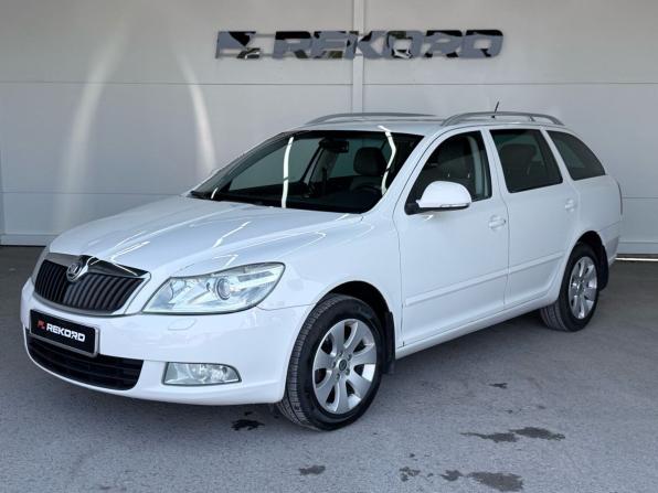 Skoda Octavia II (A5) Рестайлинг с пробегом 2009 года, цена 889 000 рублей, 236544 км, универсал, Автокод Объявления
