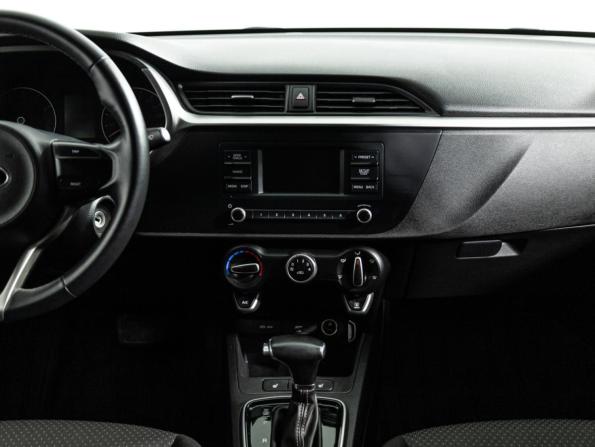 Kia Rio IV Рестайлинг с пробегом 2020 года, цена 1 590 000 рублей, 57440 км, седан, Автокод Объявления