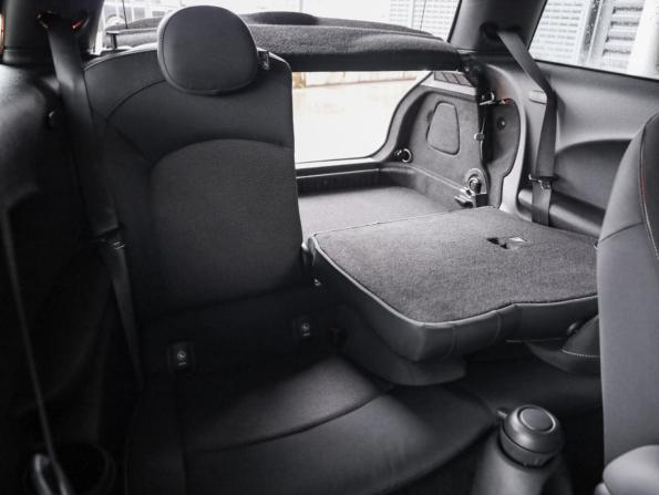 Mini Hatch III (F55/F56) Рестайлинг с пробегом 2020 года, цена 2 349 000 рублей, 44765 км, хэтчбек, Автокод Объявления