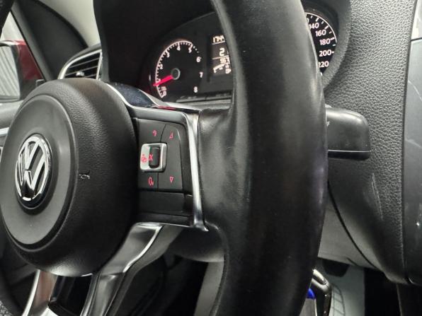 Volkswagen Polo V Рестайлинг с пробегом 2019 года, цена 1 330 000 рублей, 96703 км, седан, Автокод Объявления