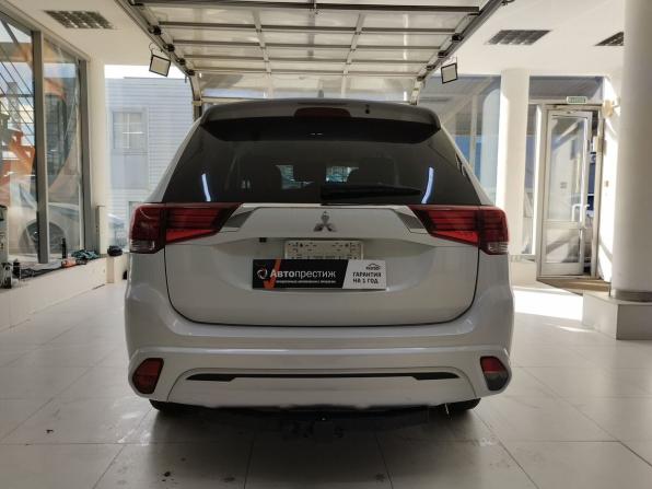 Mitsubishi Outlander III Рестайлинг 3 с пробегом 2022 года, цена 2 360 000 рублей, 60865 км, внедорожник, Автокод Объявления