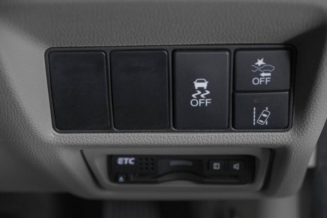 Honda Stepwgn V с пробегом 2016 года, цена 1 979 000 рублей, 73000 км, минивэн, Автокод Объявления