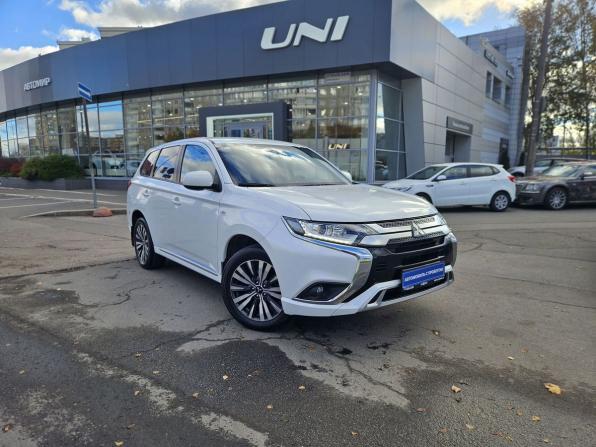 Mitsubishi Outlander III Рестайлинг 3 с пробегом 2022 года, цена 2 450 000 рублей, 32920 км, внедорожник, Автокод Объявления