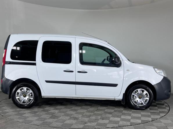 Renault Kangoo II Рестайлинг с пробегом 2017 года, цена 1 064 000 рублей, 176378 км, минивэн, Автокод Объявления