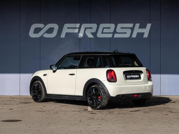 Mini Hatch III (F55/F56) Рестайлинг с пробегом 2020 года, цена 2 330 000 рублей, 62276 км, хэтчбек, Автокод Объявления