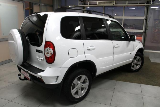 Chevrolet Niva I Рестайлинг с пробегом 2017 года, цена 935 000 рублей, 33653 км, внедорожник, Автокод Объявления