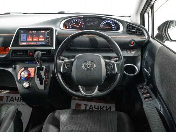 Toyota Sienta II Рестайлинг с пробегом 2018 года, цена 1 349 500 рублей, 128303 км, компактвэн, Автокод Объявления