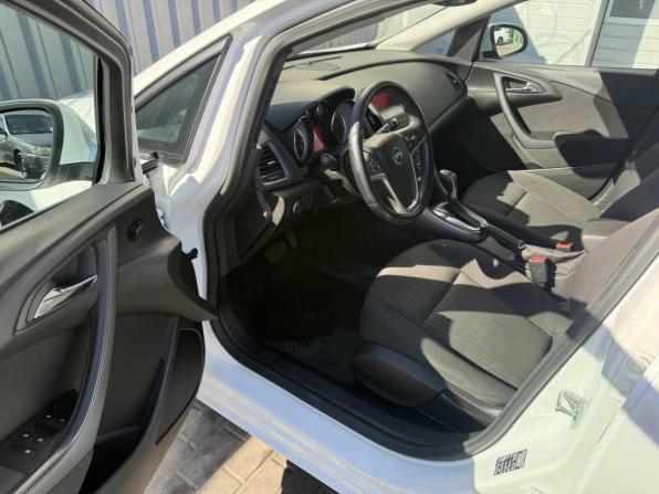 Opel Astra J Рестайлинг с пробегом 2014 года, цена 775 000 рублей, 109113 км, хэтчбек, Автокод Объявления