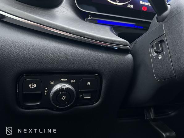 Mercedes-Benz V-Класс III (W447) Рестайлинг 2 с пробегом 2024 года, цена 20 490 000 рублей, 7000 км, минивэн, Автокод Объявления