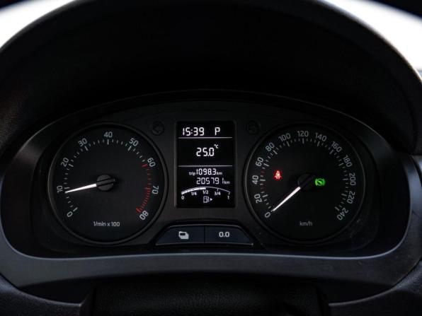 Skoda Rapid I с пробегом 2014 года, цена 950 000 рублей, 205791 км, лифтбек, Автокод Объявления