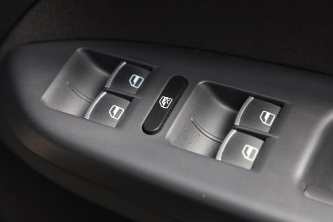 Volkswagen Touran I Рестайлинг 2 с пробегом 2012 года, цена 1 249 000 рублей, 106000 км, компактвэн, Автокод Объявления