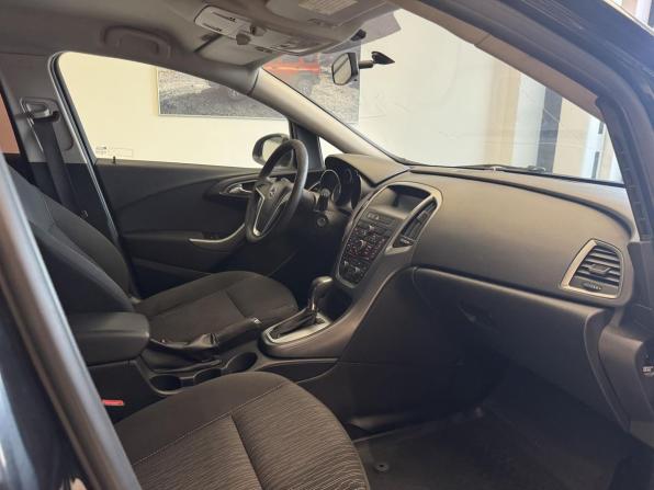 Opel Astra J Рестайлинг с пробегом 2013 года, цена 646 000 рублей, 227477 км, хэтчбек, Автокод Объявления