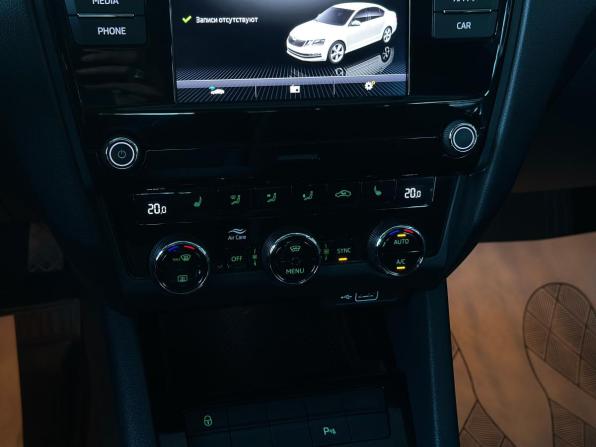 Skoda Octavia III (A7) Рестайлинг с пробегом 2020 года, цена 2 190 000 рублей, 85997 км, лифтбек, Автокод Объявления