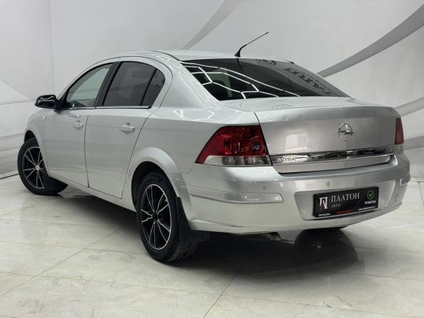 Opel Astra H Рестайлинг с пробегом 2008 года, цена 320 000 рублей, 301000 км, седан, Автокод Объявления