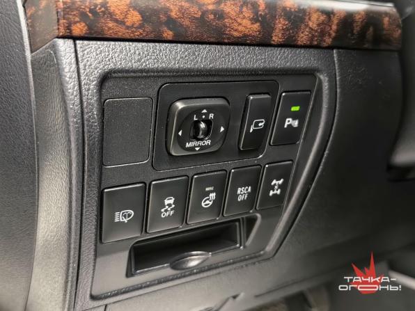 Toyota Land Cruiser 200 Series Рестайлинг 1 с пробегом 2013 года, цена 3 048 000 рублей, 270000 км, внедорожник, Автокод Объявления