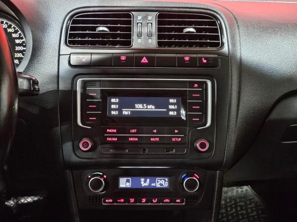 Volkswagen Polo V Рестайлинг с пробегом 2016 года, цена 990 000 рублей, 160243 км, седан, Автокод Объявления