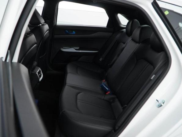 Kia K5 III Рестайлинг с пробегом 2026 года, цена 4 699 077 рублей, 10 км, седан, Автокод Объявления