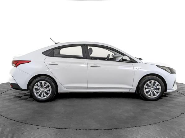 Hyundai Solaris II Рестайлинг с пробегом 2021 года, цена 1 595 000 рублей, 53862 км, седан, Автокод Объявления
