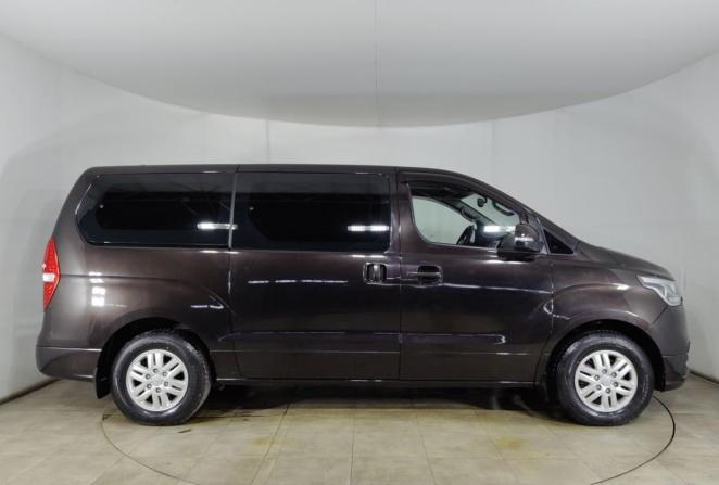 Hyundai H-1 II Рестайлинг с пробегом 2018 года, цена 2 450 000 рублей, 195600 км, минивэн, Автокод Объявления