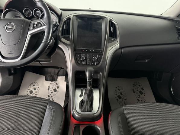 Opel Astra J с пробегом 2010 года, цена 555 000 рублей, 184516 км, хэтчбек, Автокод Объявления