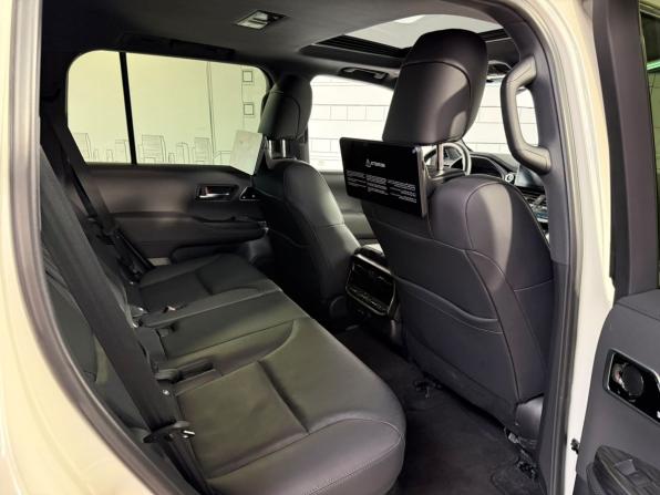 Toyota Land Cruiser 300 Series с пробегом 2024 года, цена 13 900 000 рублей, 6000 км, внедорожник, Автокод Объявления