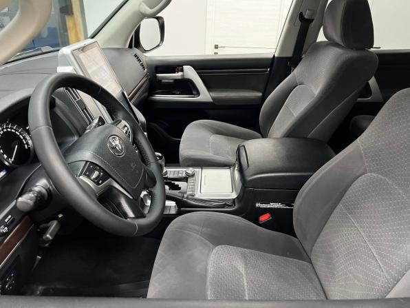 Toyota Land Cruiser 200 Series Рестайлинг 2 с пробегом 2018 года, цена 5 880 000 рублей, 190000 км, внедорожник, Автокод Объявления
