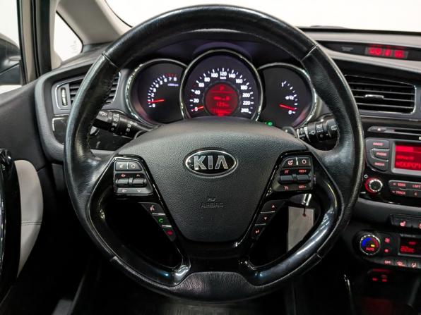 Kia Ceed II с пробегом 2015 года, цена 1 255 000 рублей, 118804 км, универсал, Автокод Объявления